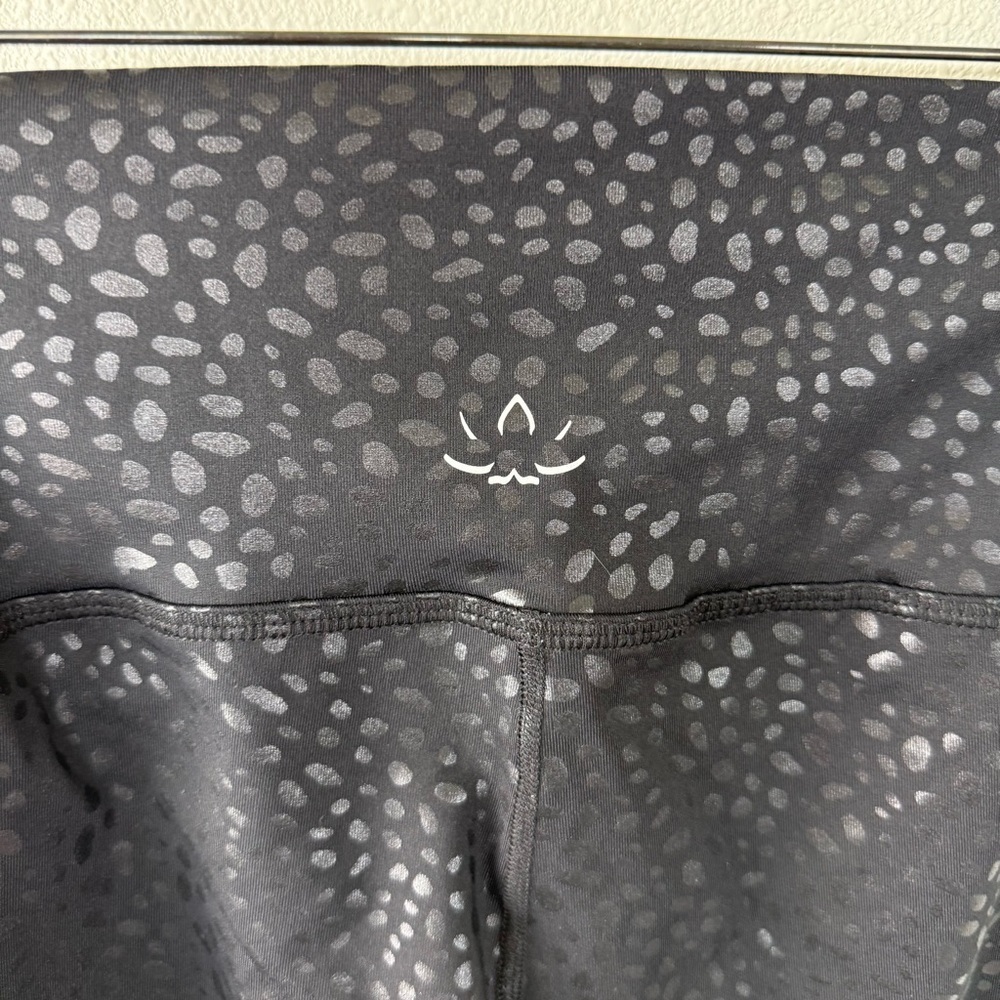 Beyond Yoga Shiny Sportflex High Waisted Midi Legging Black Feline Foil Medium - Picture 9 of 9